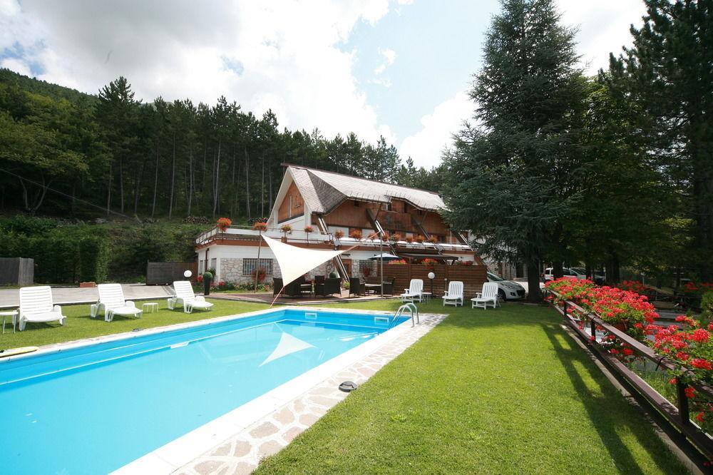Hotel Nido Dell'Aquila Асерджи Екстериор снимка